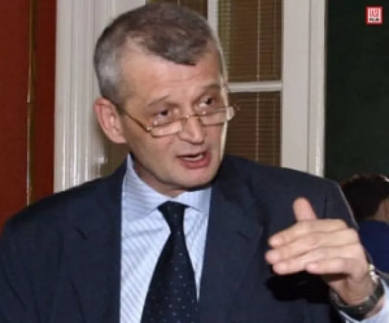 Oprescu la Iasi:  "Nu sunt finantat de moguli, Geoana gandeste pagubos scenariile lui Hrebenciuc si Vanghelie"