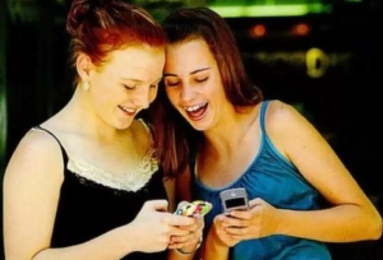 Orange ofera studentilor de la ASE posibilitatea de a afla notele obtinute la examene prin SMS