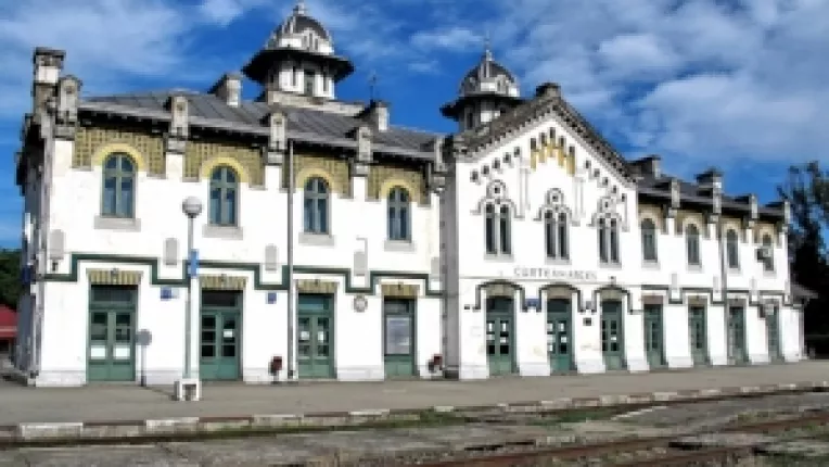 Orasul Curtea de Arges se pregateste sa-l primeasca pentru totdeauna pe Regele Mihai I