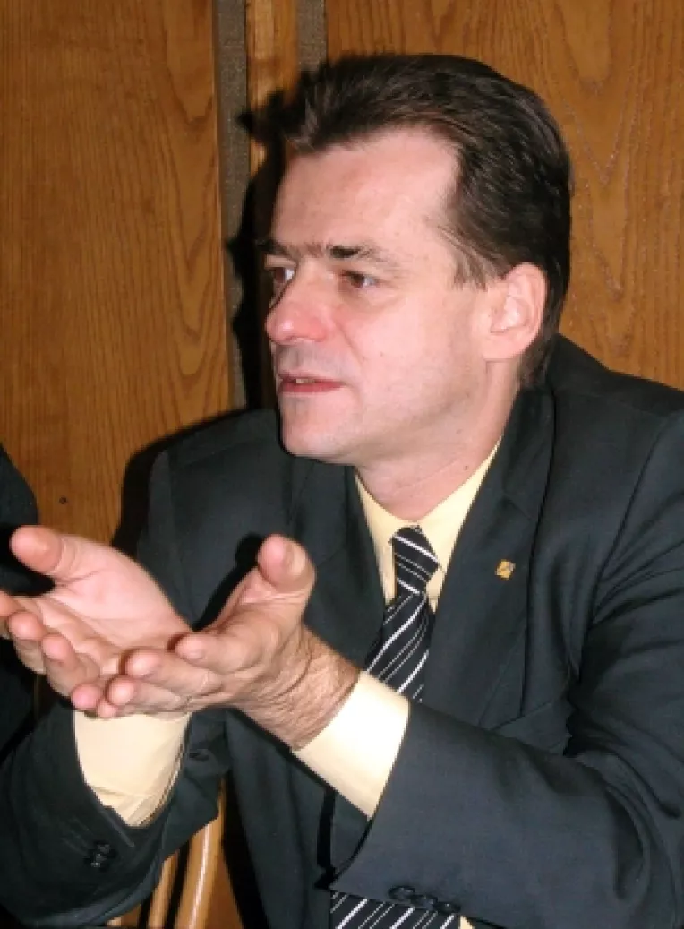 Orban catre presedinte: Basescu ar trebui sa se ingrijoreze