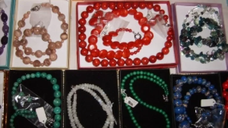 Oscar Edelstein: "Ca noutate, colierele cu tepi din piatra lunii!"