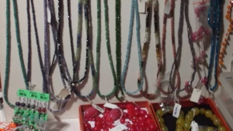 Oscar Edelstein: "Coliere deosebite si amulete cu sarpe!"