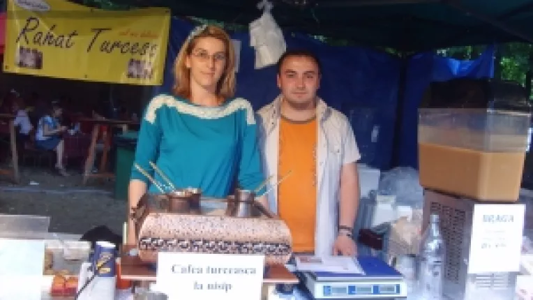 Pamela Clinciu: "Cafeaua turceasca la nisip si braga merg cel mai bine la targurile organizate in curtea MTR!"