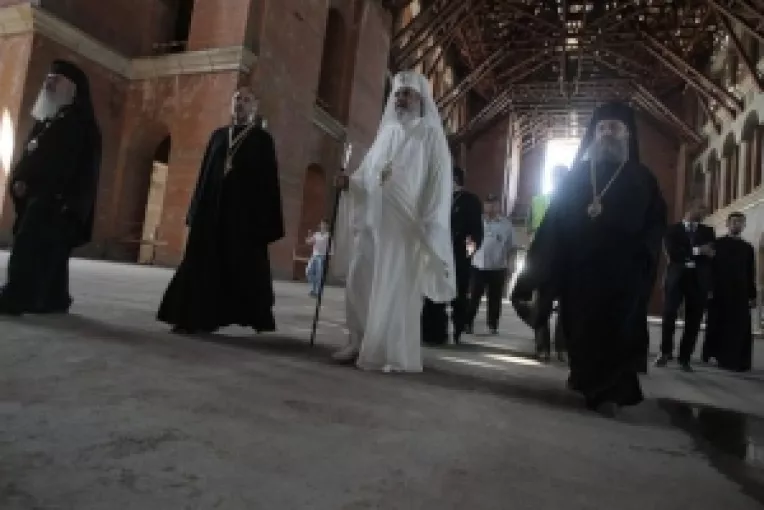 Patriarhul Daniel a oficiat, duminica, prima Sfanta Liturghie la Catedrala Nationala