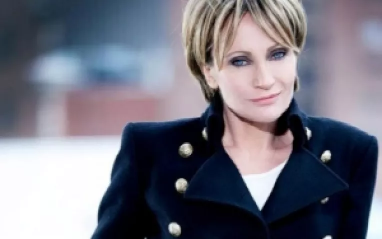 Patricia Kaas se va deplasa prin Bucuresti cu 2 bodyguarzi si 2 limuzine de lux!
