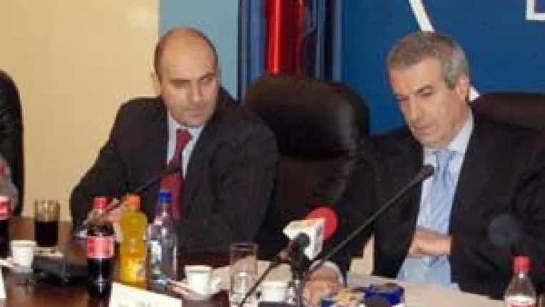 Patronatele si sindicatele au convenit sa incheie pina pe 1 iunie negocierile privind legislatia muncii