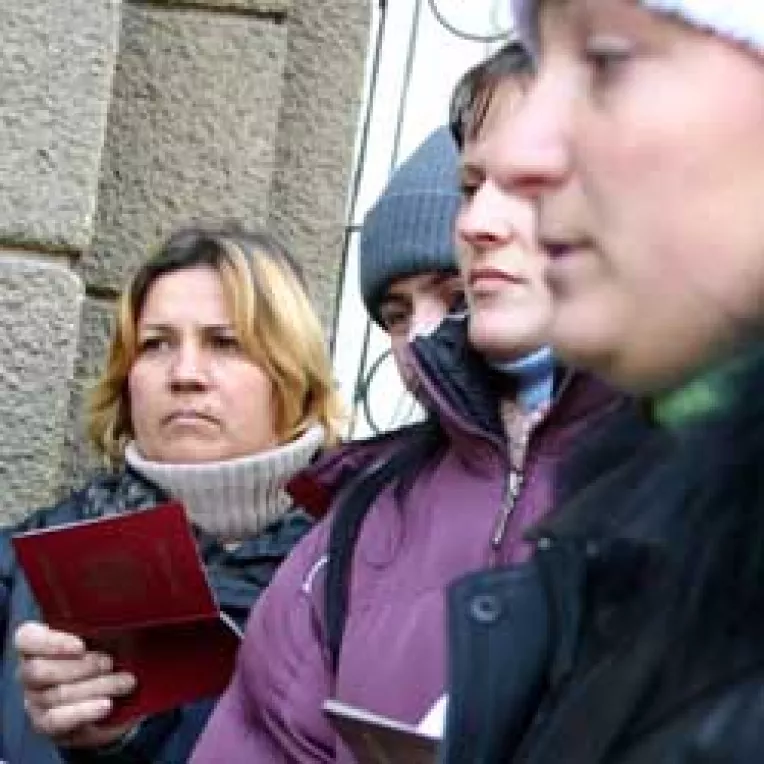 Patronii romani isi pot trimite angajatii cu "detasare in strainatate"