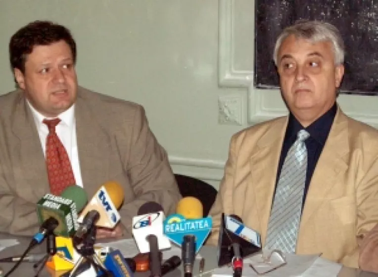 PD-L ameninta cu o motiune simpla