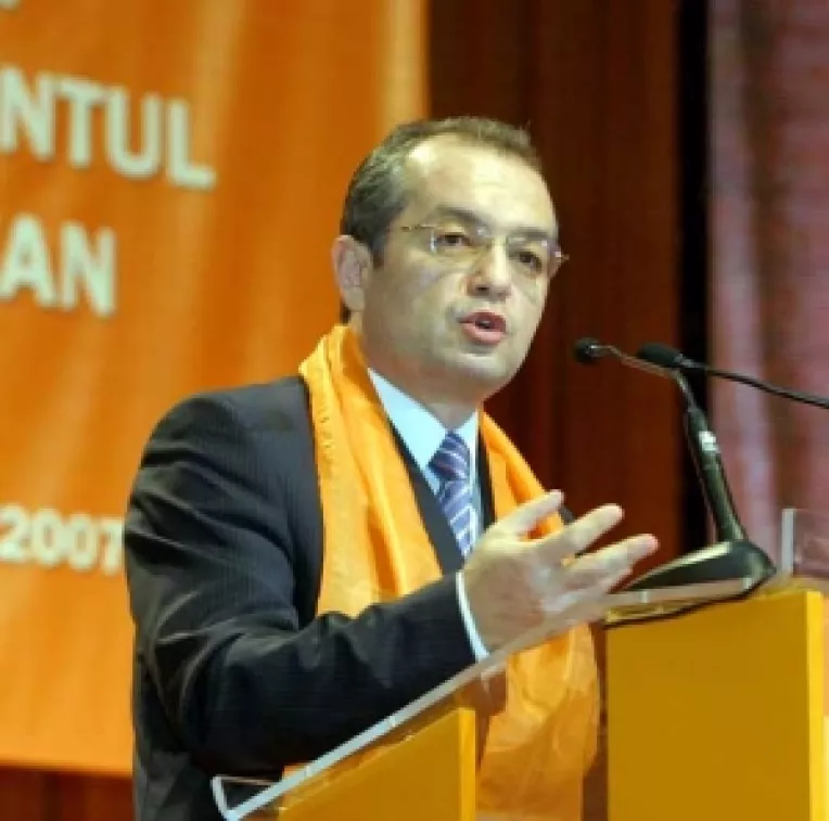 PD vrea sa castige toate alegerile de unul singur