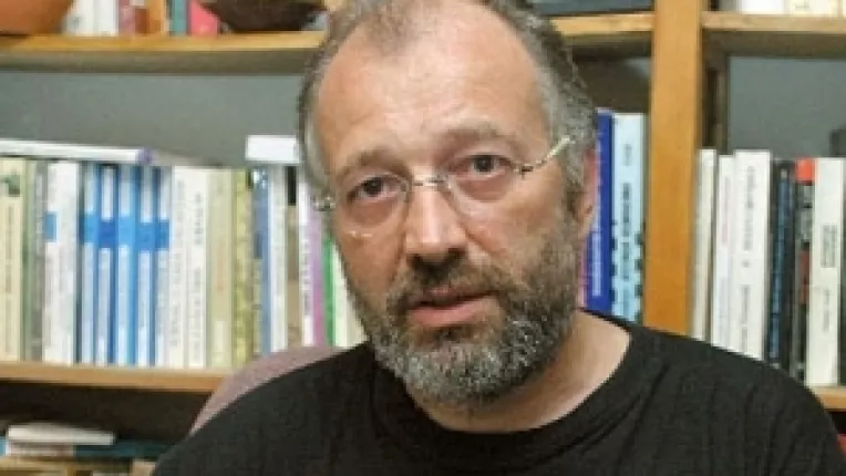 PDL imita cu intarziere modelul USL