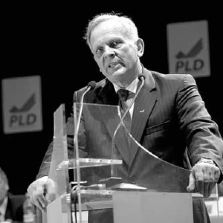 Pe langa megapartidul de dreapta, PLD vrea si "Noua Republica"