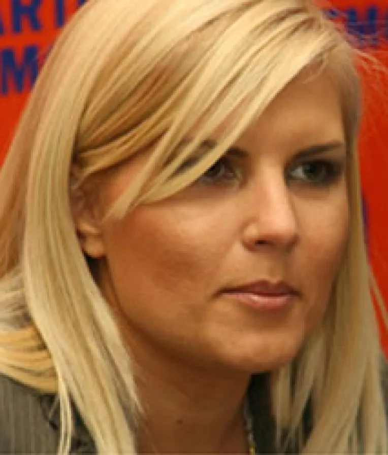 Pe modelul Ridzi, deputatii au aprobat infiintarea unei comisii pentru anchetarea ministrului Turismului Elena Udrea