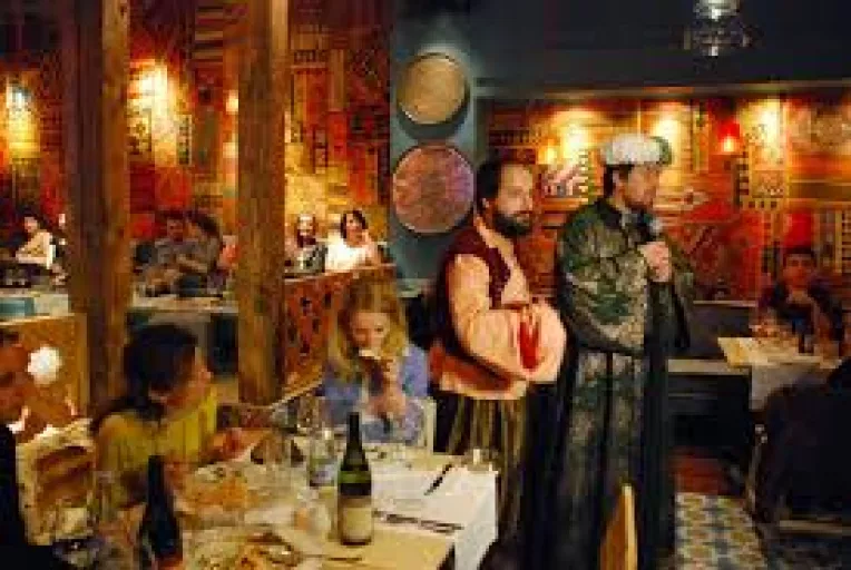 Pe Strada Franceza, in Centrul vechi al Bucurestiului: DIVAN, LUCRU TURCESC BINE FACUT