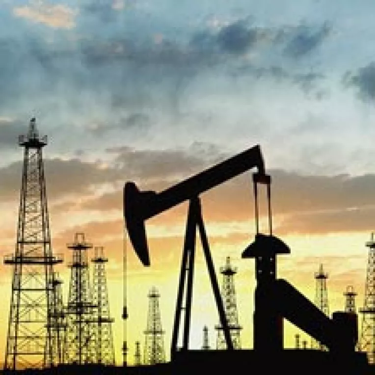 Pe termen lung, pretul benzinei poate ajunge la 2 euro pe litru