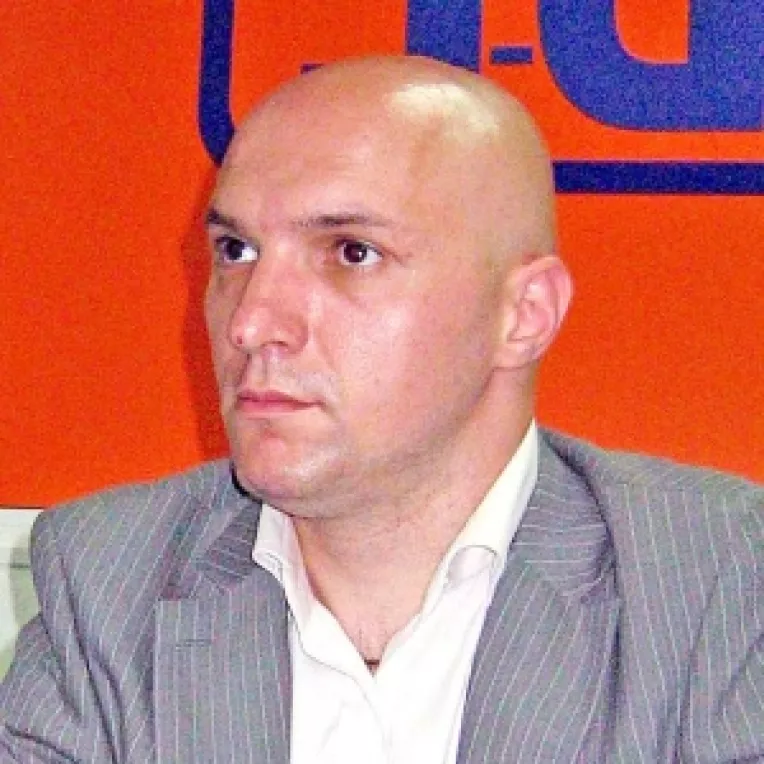 Pedelistul Tanase, luat la suturi de colegii de partid