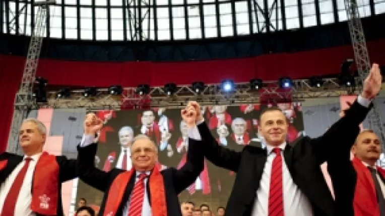 Pentru a castiga, Geoana trebuie sa se bazeze pe Iliescu si Nastase