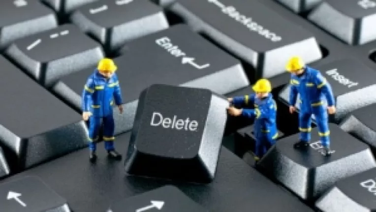 Periodic, faceti curat prin calculator si prin site-urile unde aveti conturi