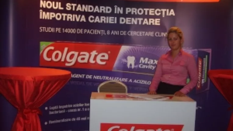 Periuta de dinti Colgate SlimSoft, noutate la Congresul International de Medicina Dentara de la Bucuresti