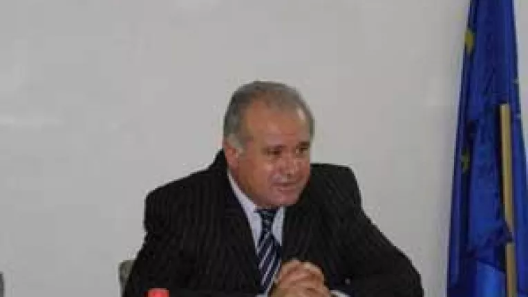 Pesedistii prefera costumele Armani