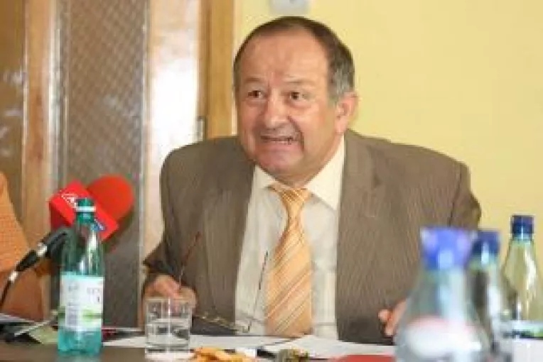 Pesedistii sar la gatul lui Morega