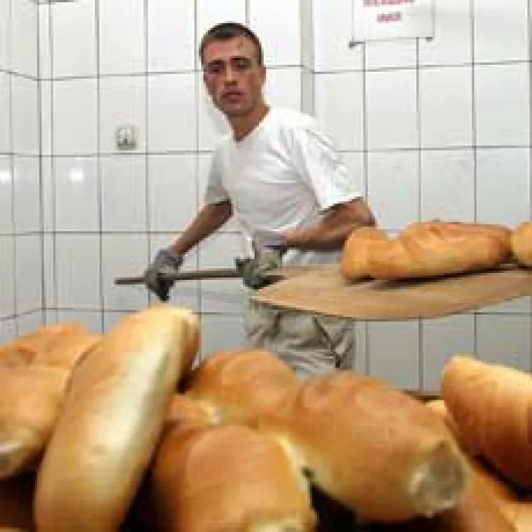 Peste o luna, vom manca paine cu eticheta