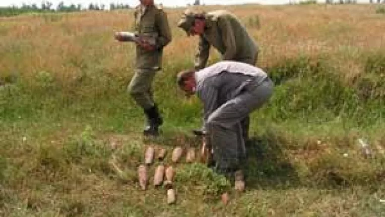 Peste o suta de kilograme de munitie detonate. "Bombardament" la Facai