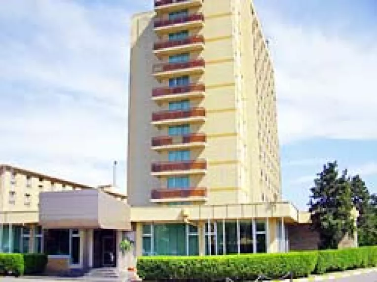 Petrolul, un hotel de doua stele, dar care ofera conditii de trei stele