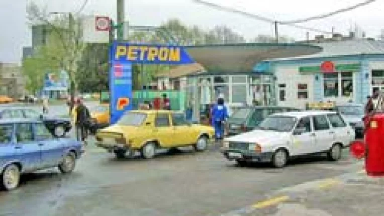 Petrom scade preturile la carburanti