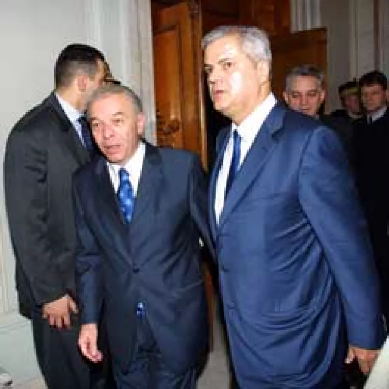 Planul debarcarii lui Vacaroiu si Nastase