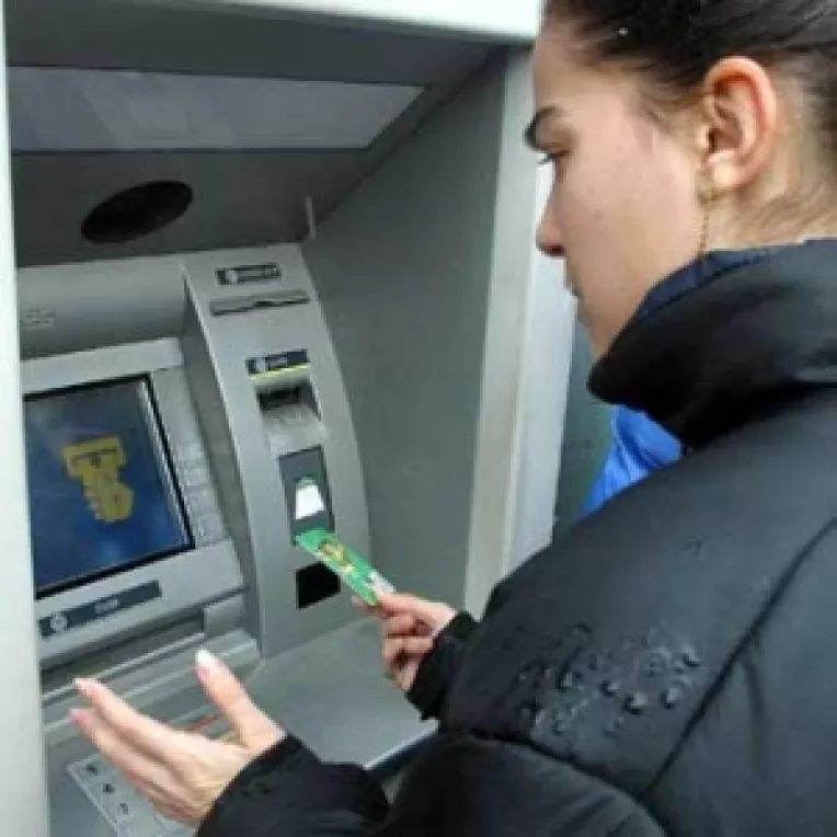 Plata cu cecul, pe cale de disparitie