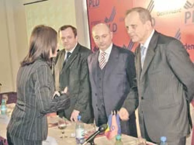 Platformistii sustin o motiune de cenzura impotriva premierului si cer anticipate