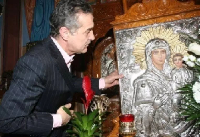 Pledoarie emotionanta a lui Corneliu Vadim Tudor in favoarea lui Gigi Becali