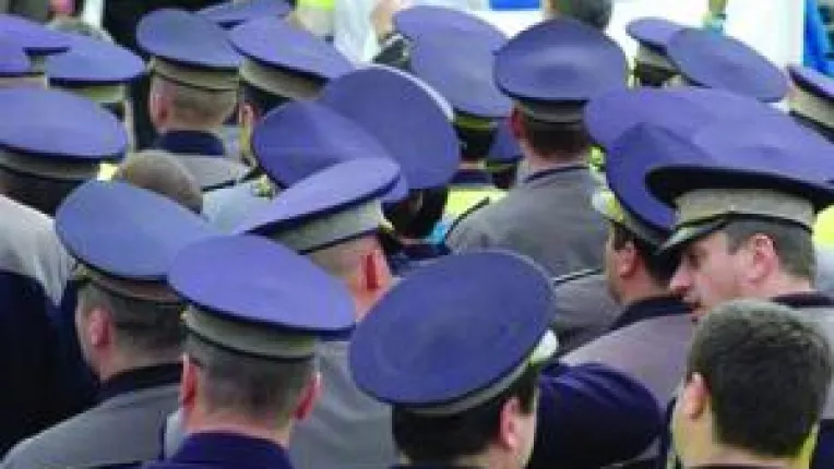 Politistii protesteaza pentru bani