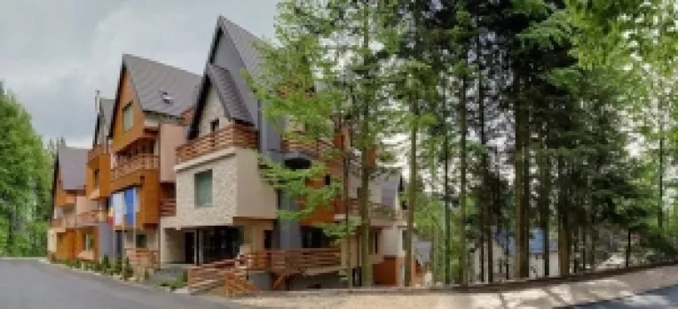 Pompierii s-au luptat 4 ore sa stinga un incendiu la hotelul de 5 stele IOANA din Sinaia