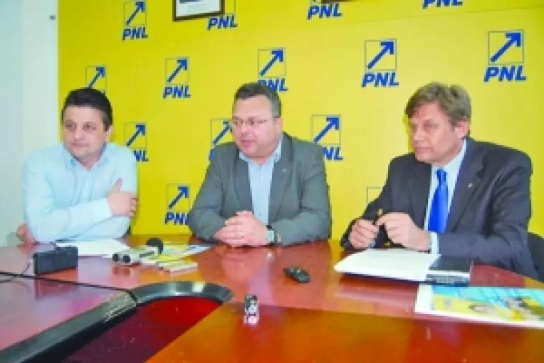 Potrivit lui George Dragomir,
Liberalii vor contribui la campanie cu 400 milioane de lei vechi