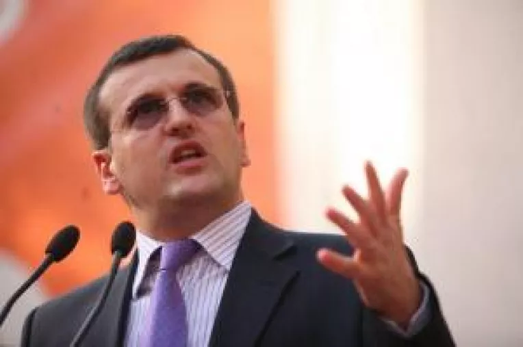 Preda: Guvernul Boc e sustinut de fosti pesedisti