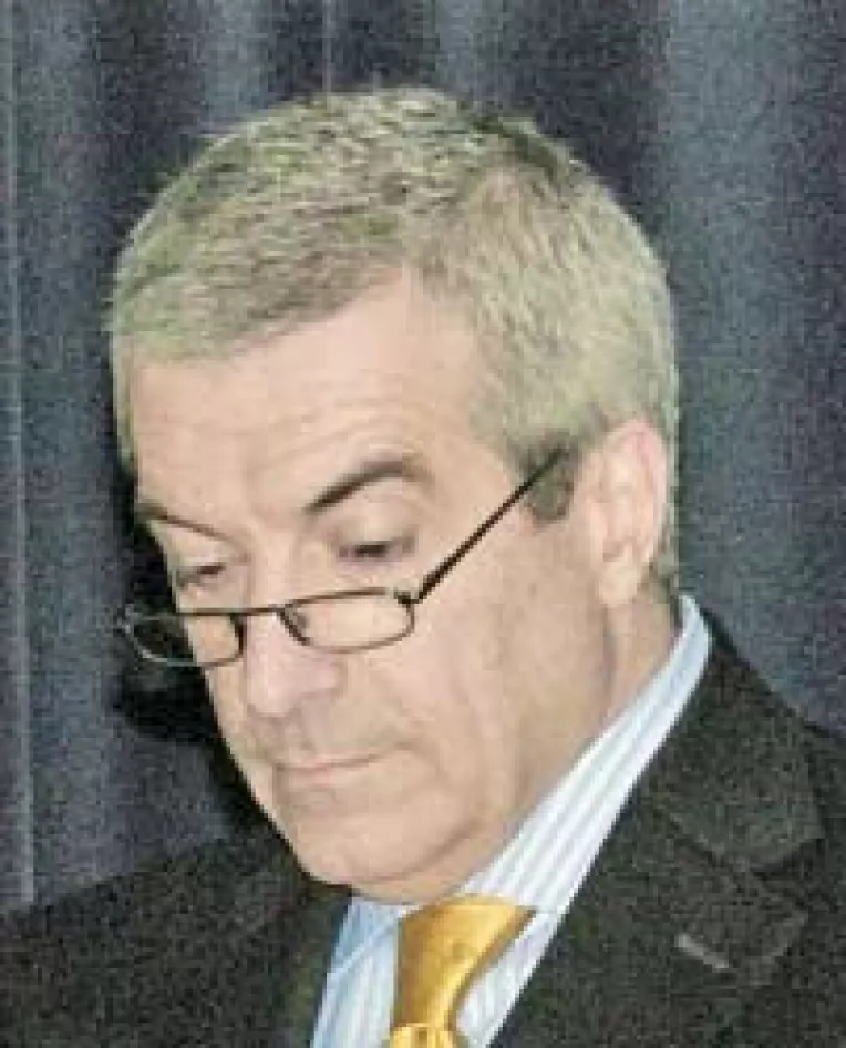 Premierul Tariceanu vrea sa scape de ministrii Blaga si Macovei