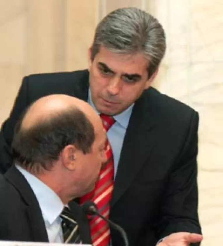 Presedinte si ministrul Sanatatii si-au trimis avocatii la primul termen de judecata