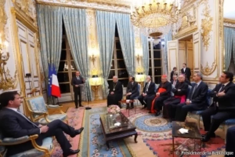 Presedintele Hollande : Laicitatea protejeaza libertatea de credinta si de constiinta