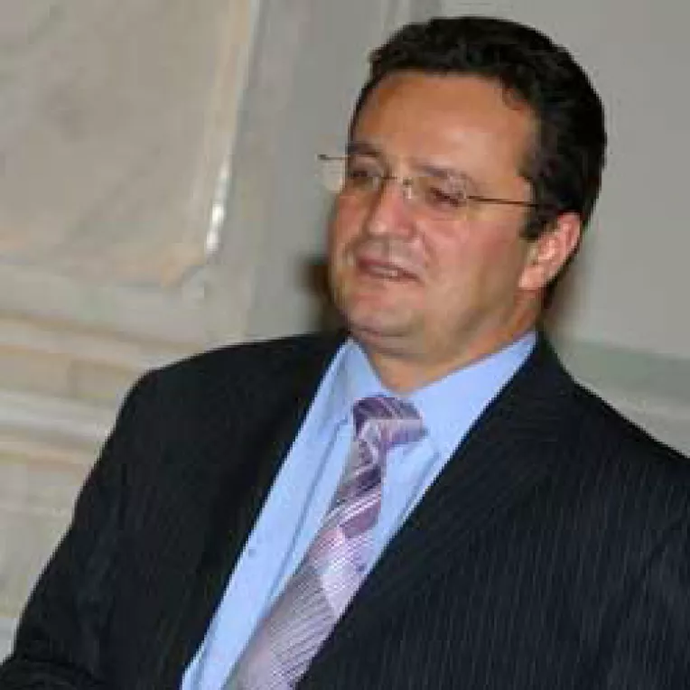 Presedintele-jucator muta si castiga