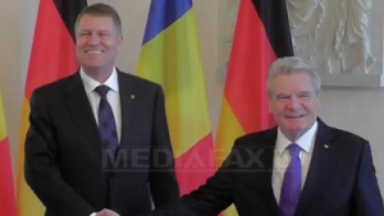 Presedintele Klaus Iohannis a fost primit de omologul sau german, Joachim Gauck, la Palatul Prezidential din Berlin