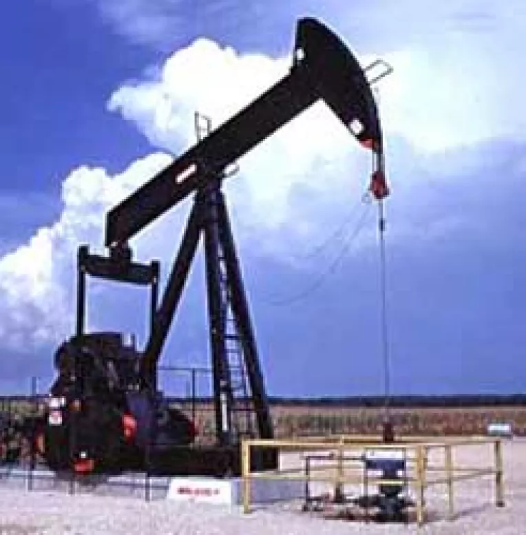 Pretul petrolul a depasit din nou nivelul de 66 $ pe baril