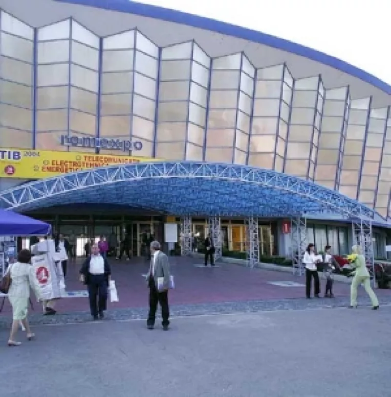 Primaria  blocheaza Complexul Romexpo