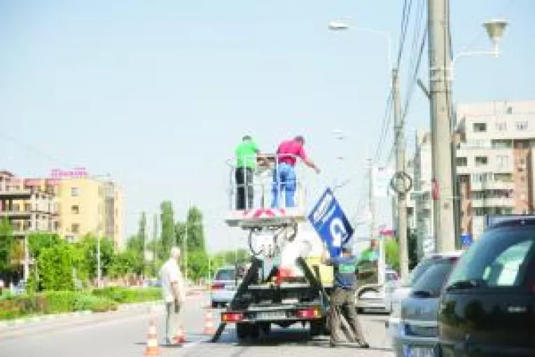 Primaria Craiova confisca bannere