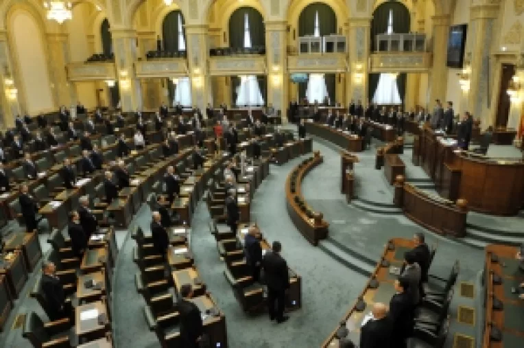 Prioritatea USL pentru finalul acestei sesiuni parlamentare: textul de modificare a Constitutiei adoptat in Senat