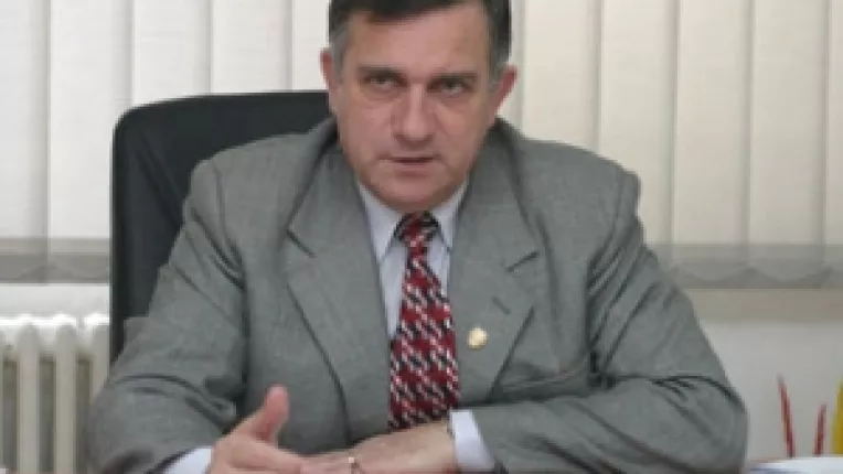 PRM sare in ajutorul lui Basescu, dupa trocul cu PD-L,
Funar propune ca seful statului sa se poata adresa saptamanal cetatenilor, la postul public de radio