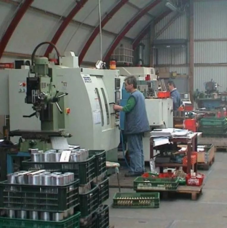 Producatorii de mase plastice platesc taxe in baza unei legi abrogate