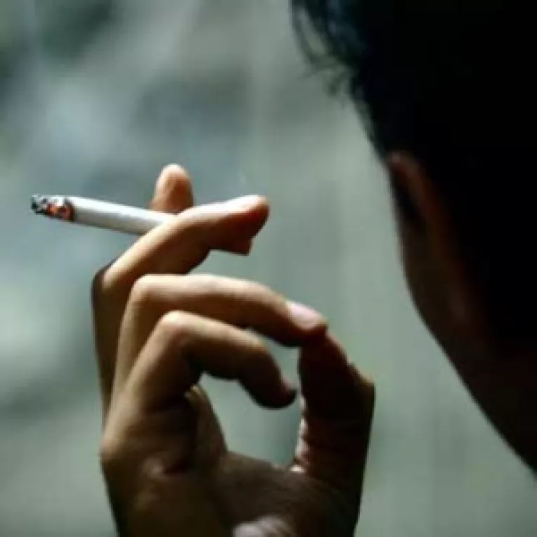 Producatorii de tigarete scumpe condamna la disparitie marcile ieftine