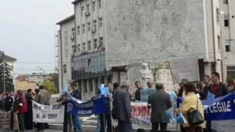 Profesorii isi cer drepturile in instanta