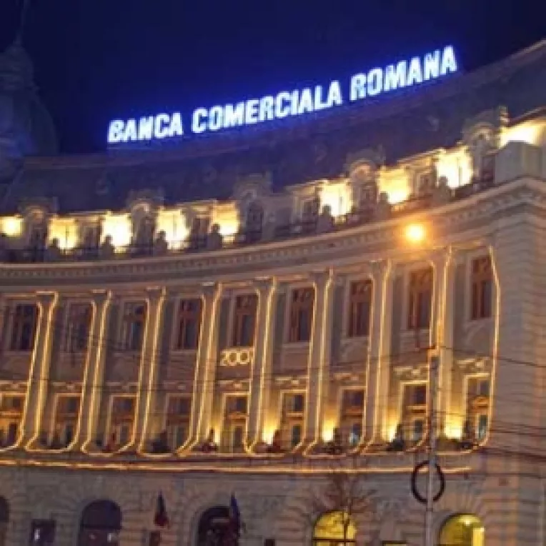 Profit in scadere la BCR 
